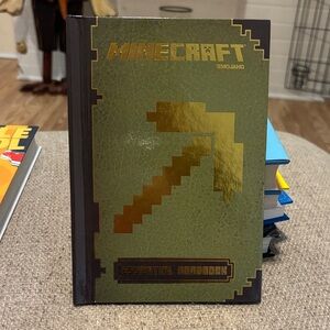 Mojang Minecraft Essential Handbook